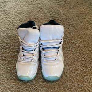 Used Air Jordan 11 legend blue size 7y